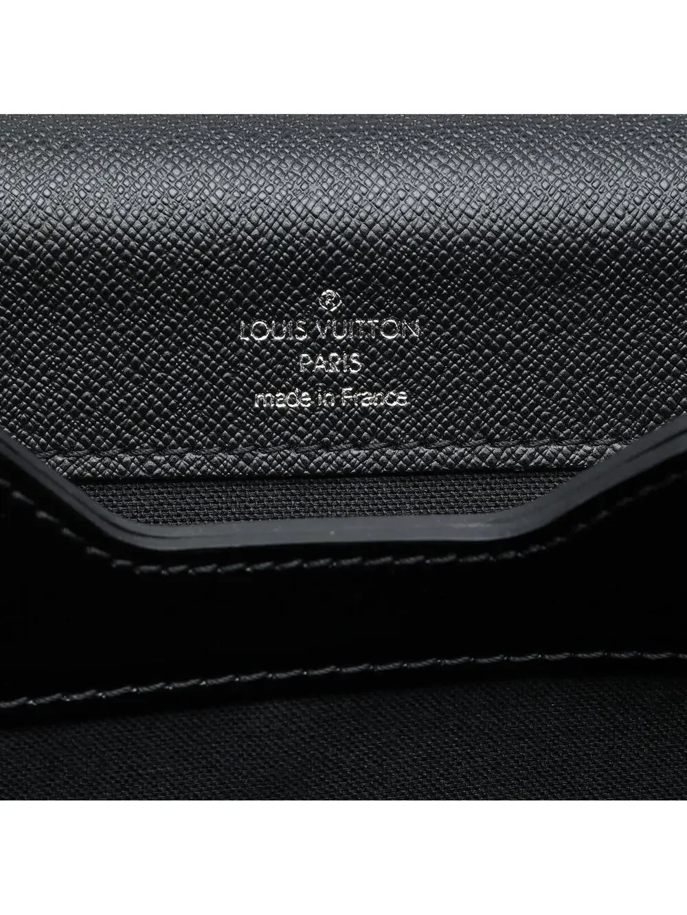 Louis Vuitton Taiga Robusto 2 Pre-Loved #325830L75B